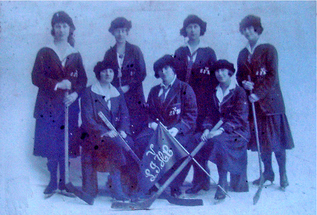 File:1922 Vic Women.png