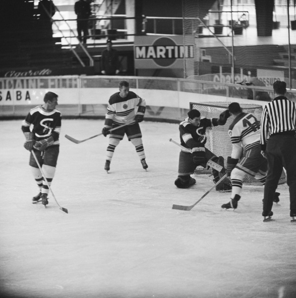 File:Nederlands vs Yugoslavia at 1961 IIHF World Championship (4).jpg