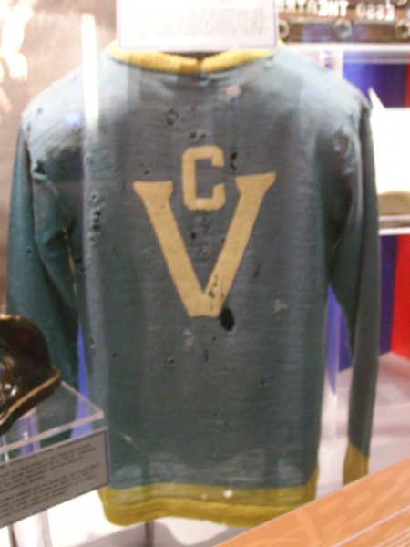 File:Victoria Cougars 1925 Jersey.JPG