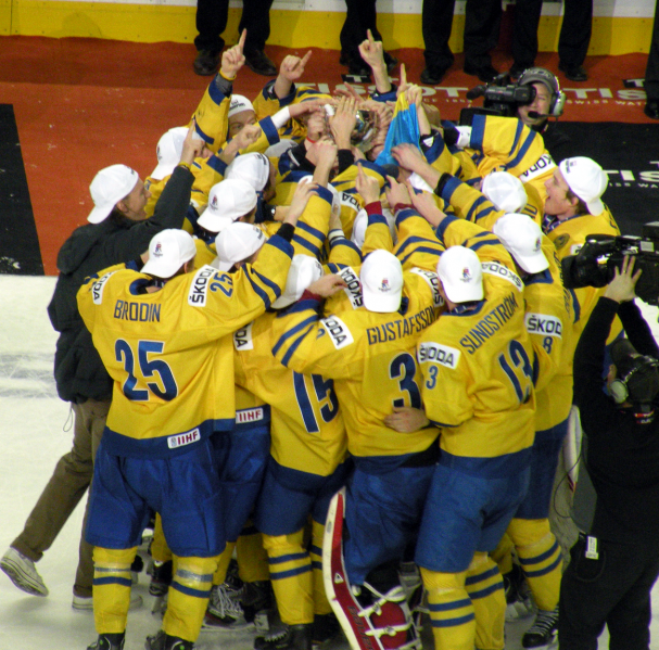File:Sweden WJHC trophy celebration.png