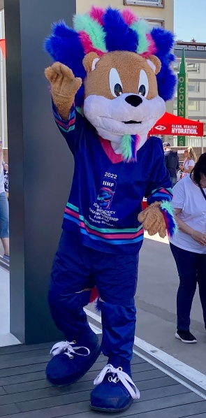File:Miracleo, official mascot of the 2022 IIHF Worlds.jpg