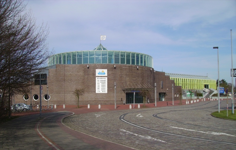 File:Stadthalle Bremerhaven.jpg