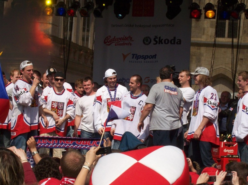 File:Arrival of the ice hockey world champions - Prague, Old Town Square - 24 May 2010.jpg
