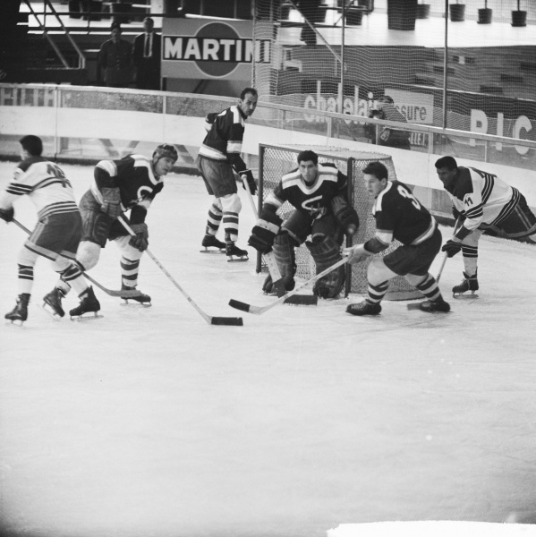 File:Nederlands vs Yugoslavia at 1961 IIHF World Championship (1).jpg